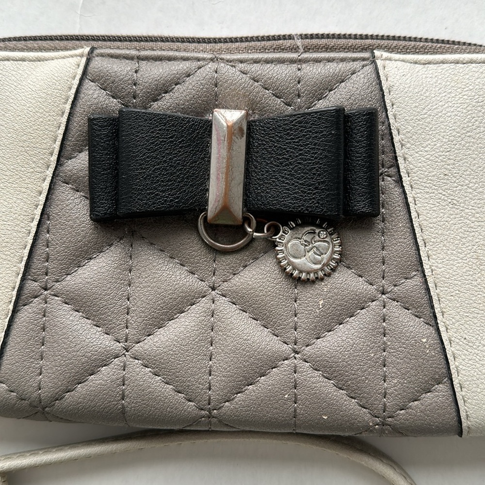 Jessica Simpson wallet - Picture 3 of 5
